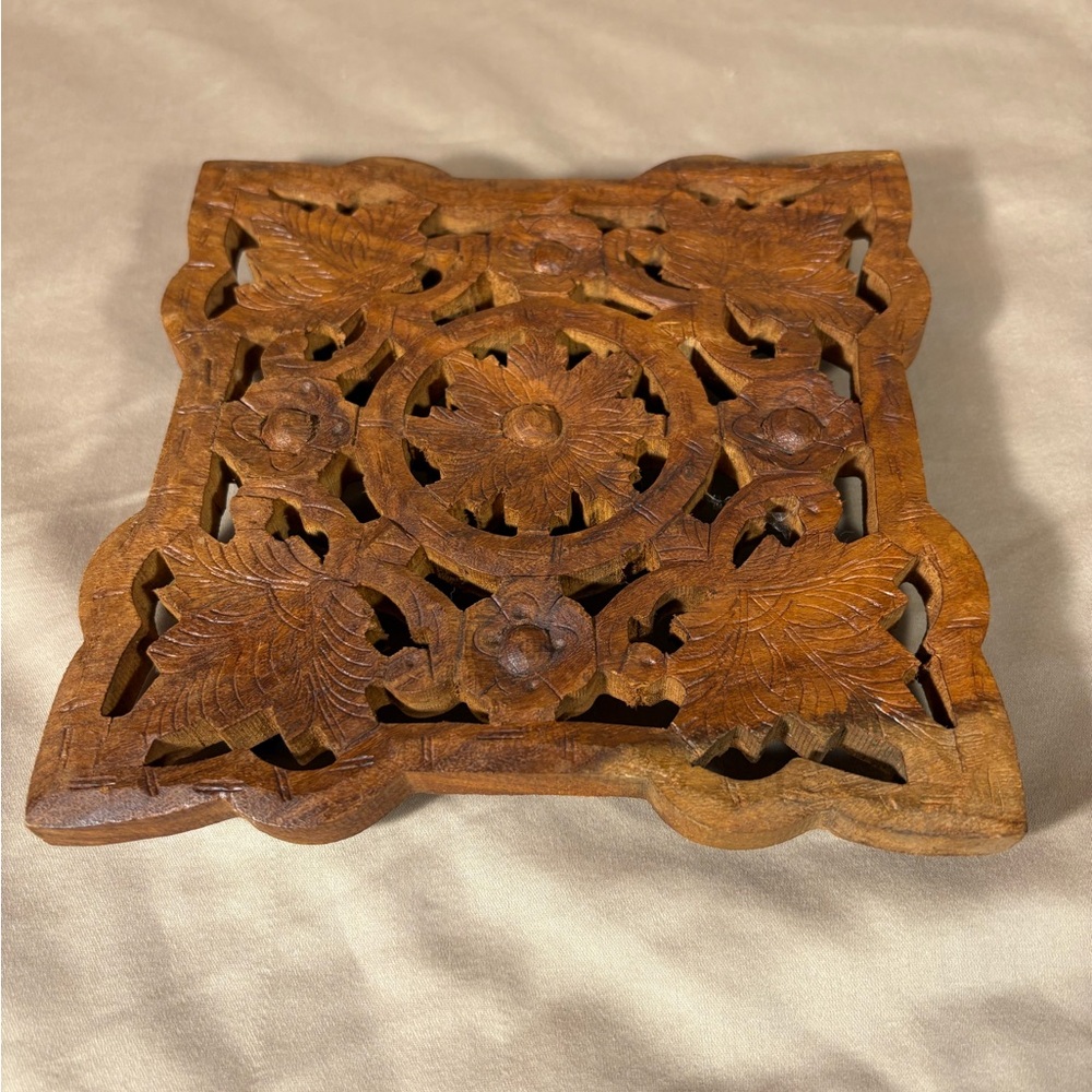 Warm Brown Dinnerware Set with Intricate Design and Smooth Finish